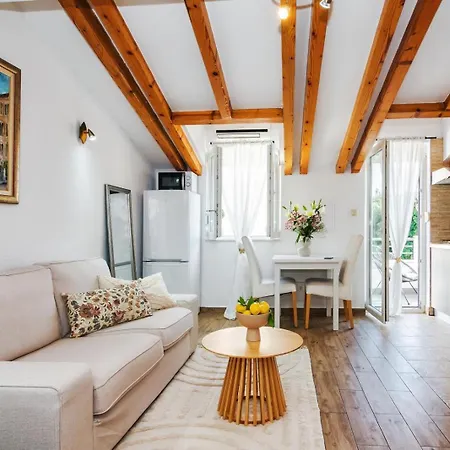 Viva Apartment Split