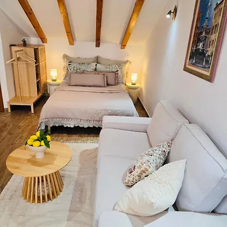 Viva Apartment Split